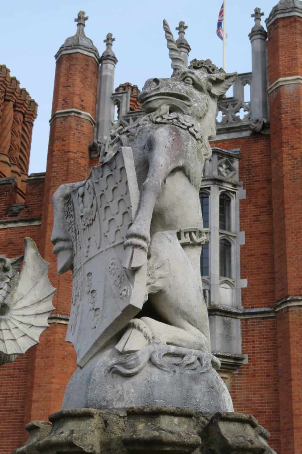 queen-beast-statue-unicorn-scotland-hampton-court-palace