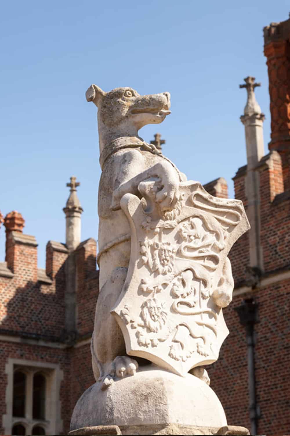 queen-beast-statue-white-greyhound-richmond-hampton-court-palace